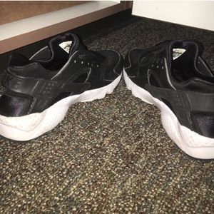 Black Nike Huarache